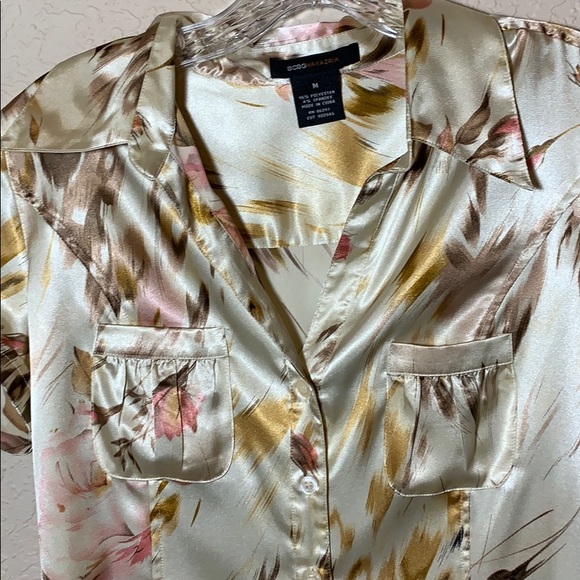 BCBG Generation button up top, sz M silky - Picture 3 of 4